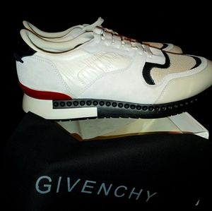 Givenchy running